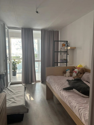 Продам трехкомнатную (3-комн.) квартиру, им. Матэ Залки ул, 17, Симферополь г