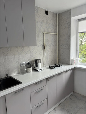 Продам трехкомнатную (3-комн.) квартиру, им. Матэ Залки ул, 17, Симферополь г