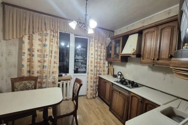 Продам трехкомнатную (3-комн.) квартиру, Ешиль Ада ул, 2, Симферополь г