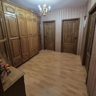 Продам трехкомнатную (3-комн.) квартиру, Ешиль Ада ул, 2, Симферополь г