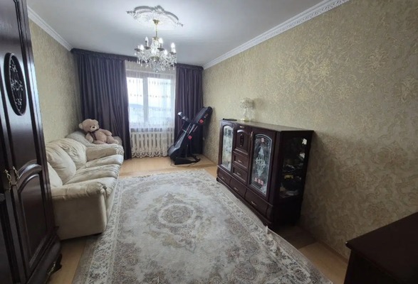 Продам трехкомнатную (3-комн.) квартиру, Ешиль Ада ул, 2, Симферополь г