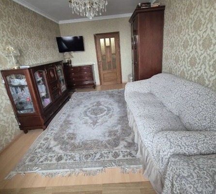 Продам трехкомнатную (3-комн.) квартиру, Ешиль Ада ул, 2, Симферополь г