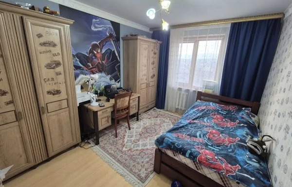 Продам трехкомнатную (3-комн.) квартиру, Ешиль Ада ул, 2, Симферополь г