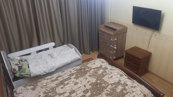 Продам трехкомнатную (3-комн.) квартиру, Ешиль Ада ул, 2, Симферополь г