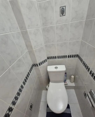 Продам трехкомнатную (3-комн.) квартиру, Ешиль Ада ул, 2, Симферополь г