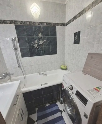 Продам трехкомнатную (3-комн.) квартиру, Ешиль Ада ул, 2, Симферополь г