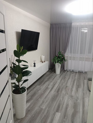 Продам двухкомнатную (2-комн.) квартиру, Октябрьской Революции ул, 8к1, Николаевка пгт