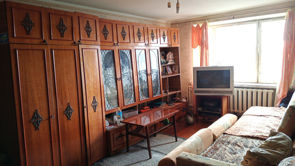 Продам трехкомнатную (3-комн.) квартиру, Совхозная ул, 21, Симферополь г