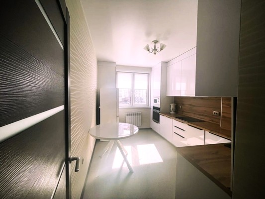 Продам двухкомнатную (2-комн.) квартиру, Строителей ул, 123, Ханты-Мансийск г