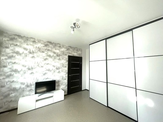 Продам двухкомнатную (2-комн.) квартиру, Строителей ул, 123, Ханты-Мансийск г