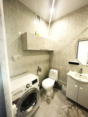 Продам двухкомнатную (2-комн.) квартиру, Строителей ул, 123, Ханты-Мансийск г