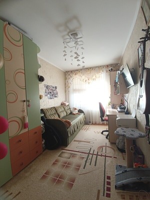Продам трехкомнатную (3-комн.) квартиру, Шумакова ул, 52, Барнаул г