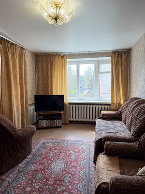 Продам трехкомнатную (3-комн.) квартиру, 35-й мкр, 13, Октябрьский г