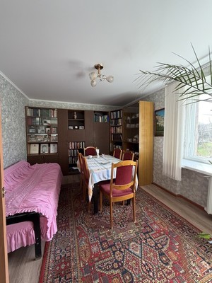 Продам трехкомнатную (3-комн.) квартиру, 35-й мкр, 13, Октябрьский г