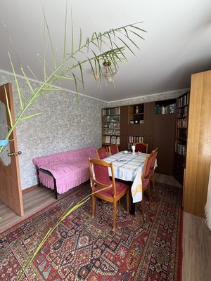 Продам трехкомнатную (3-комн.) квартиру, 35-й мкр, 13, Октябрьский г