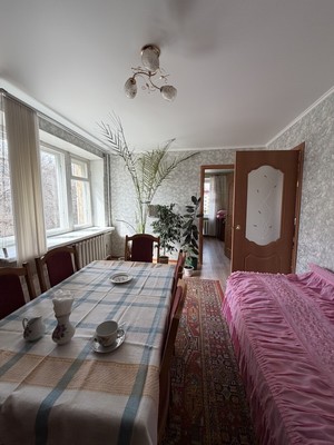 Продам трехкомнатную (3-комн.) квартиру, 35-й мкр, 13, Октябрьский г