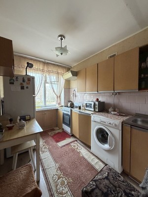 Продам трехкомнатную (3-комн.) квартиру, 35-й мкр, 13, Октябрьский г