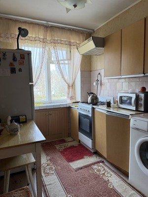 Продам трехкомнатную (3-комн.) квартиру, 35-й мкр, 13, Октябрьский г