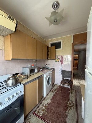 Продам трехкомнатную (3-комн.) квартиру, 35-й мкр, 13, Октябрьский г