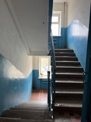 Продам трехкомнатную (3-комн.) квартиру, 35-й мкр, 13, Октябрьский г