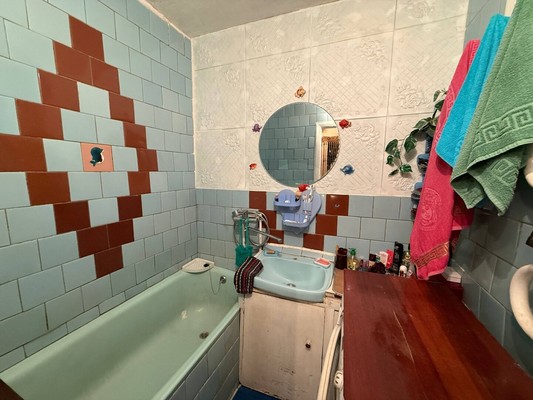 Продам однокомнатную (1-комн.) квартиру, Сочинская ул, 4, Симферополь г