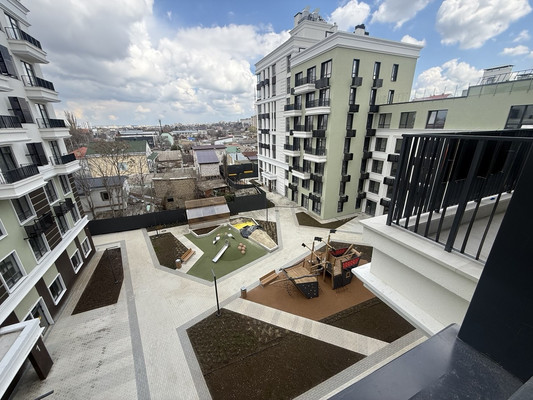 Продам трехкомнатную (3-комн.) квартиру, Караимская ул, 50, Симферополь г