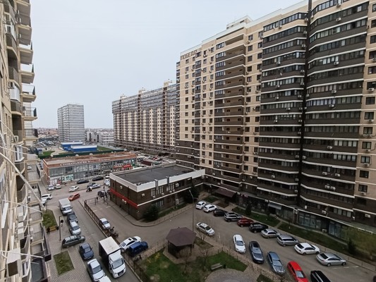 Продам трехкомнатную (3-комн.) квартиру, им. Петра Метальникова ул, 36, Краснодар г