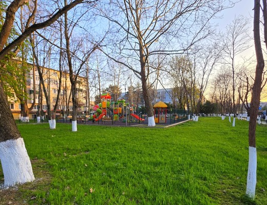 Продам двухкомнатную (2-комн.) квартиру, Строителей ул, 9, Молодежное пгт