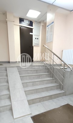 Продам трехкомнатную (3-комн.) квартиру, Азовская ул, 4, Москва г