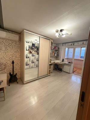 Продам двухкомнатную (2-комн.) квартиру, Дзержинского ул, 63, Тихорецк г