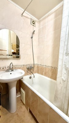 Продам однокомнатную (1-комн.) квартиру, Кирова пр-кт, 12кА, Симферополь г