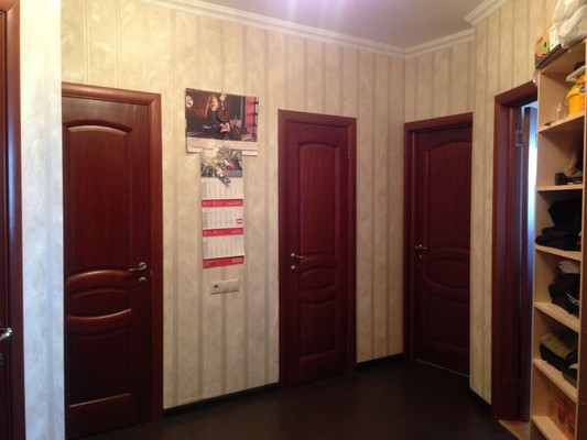 Продам трехкомнатную (3-комн.) квартиру, Ленина ул, 19, Октябрьский рп