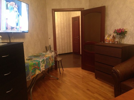Продам трехкомнатную (3-комн.) квартиру, Ленина ул, 19, Октябрьский рп