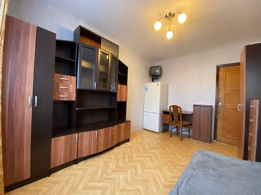 Продам комнату в 3-комн. квартире, Сиреневый б-р, 8, Санкт-Петербург г