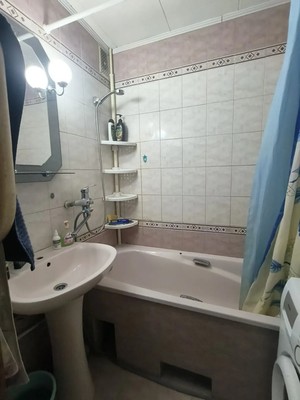 Продам трехкомнатную (3-комн.) квартиру, Великой Победы б-р, 16, Волгодонск г