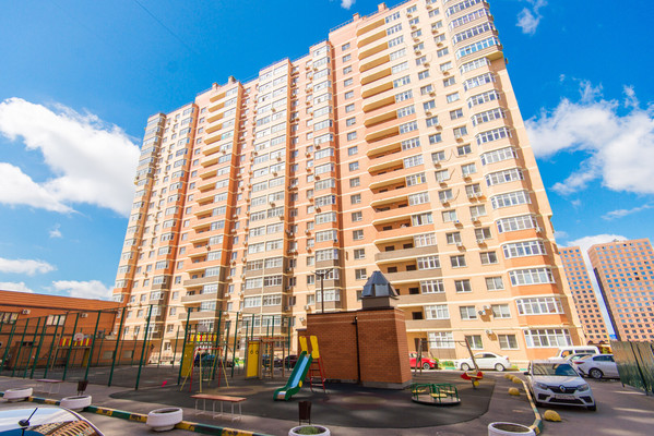 Продам трехкомнатную (3-комн.) квартиру, Тибетская ул, 1б, Ростов-на-Дону г