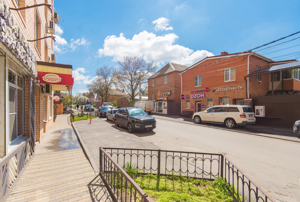 Продам трехкомнатную (3-комн.) квартиру, Тибетская ул, 1б, Ростов-на-Дону г