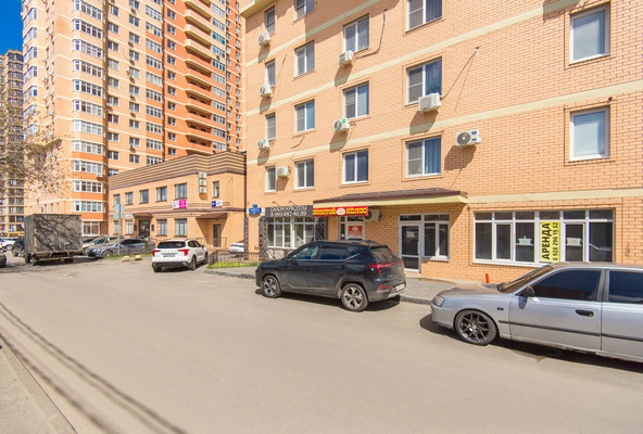 Продам трехкомнатную (3-комн.) квартиру, Тибетская ул, 1б, Ростов-на-Дону г