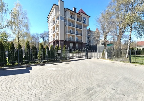 Продам трехкомнатную (3-комн.) квартиру, Тенистая аллея ул, 42В, Калининград г