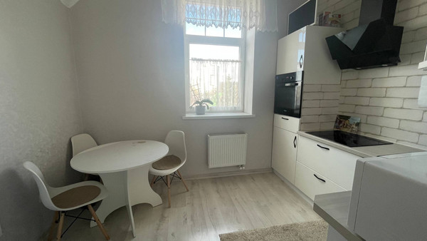 Продам двухкомнатную (2-комн.) квартиру, Дачная ул, 8, Калининград г