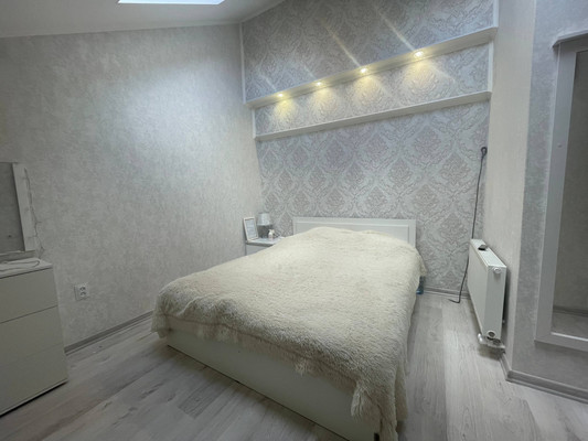 Продам двухкомнатную (2-комн.) квартиру, Дачная ул, 8, Калининград г