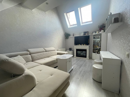 Продам двухкомнатную (2-комн.) квартиру, Дачная ул, 8, Калининград г