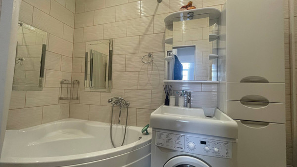 Продам двухкомнатную (2-комн.) квартиру, Дачная ул, 8, Калининград г