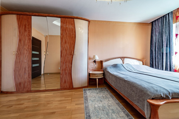 Продам многокомнатную квартиру, Тореза пр-кт, 95а, Санкт-Петербург г