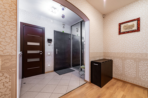 Продам многокомнатную квартиру, Тореза пр-кт, 95а, Санкт-Петербург г