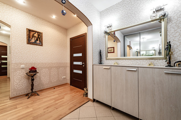 Продам многокомнатную квартиру, Тореза пр-кт, 95а, Санкт-Петербург г