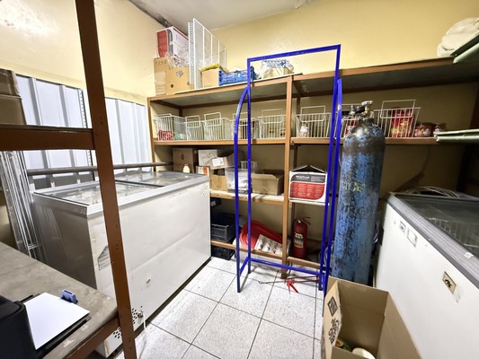 Продам торговое помещение 36,5 м2, Молодежная ул, Хреновое с