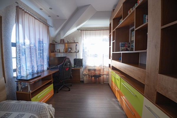 Продам дом, Чехова ул, Ханты-Мансийск г, 0 км от города