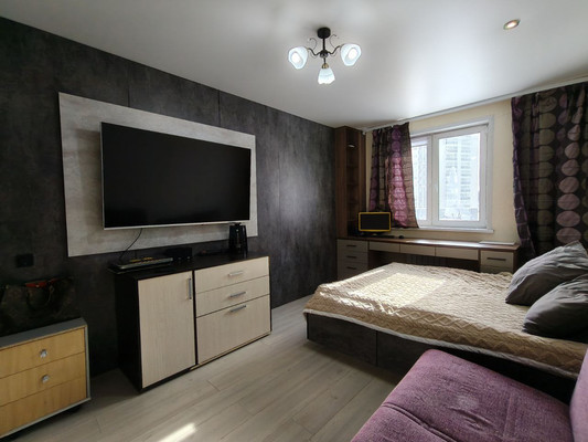 Продам однокомнатную (1-комн.) квартиру, Строителей ул, 123, Ханты-Мансийск г