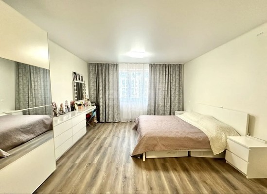 Продам трехкомнатную (3-комн.) квартиру, Самаровская ул, 2, Ханты-Мансийск г